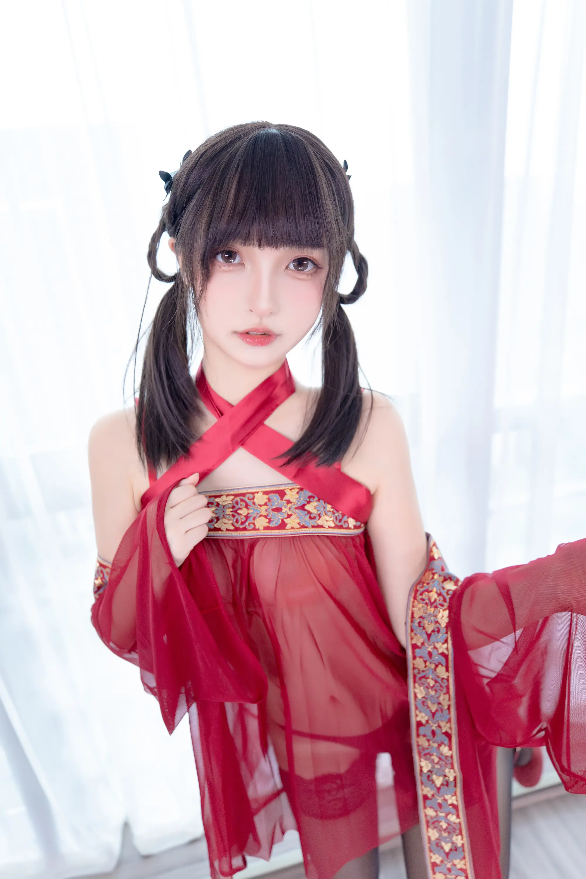 Action pose of Mafuyu Kagurazaka as the Phantom character