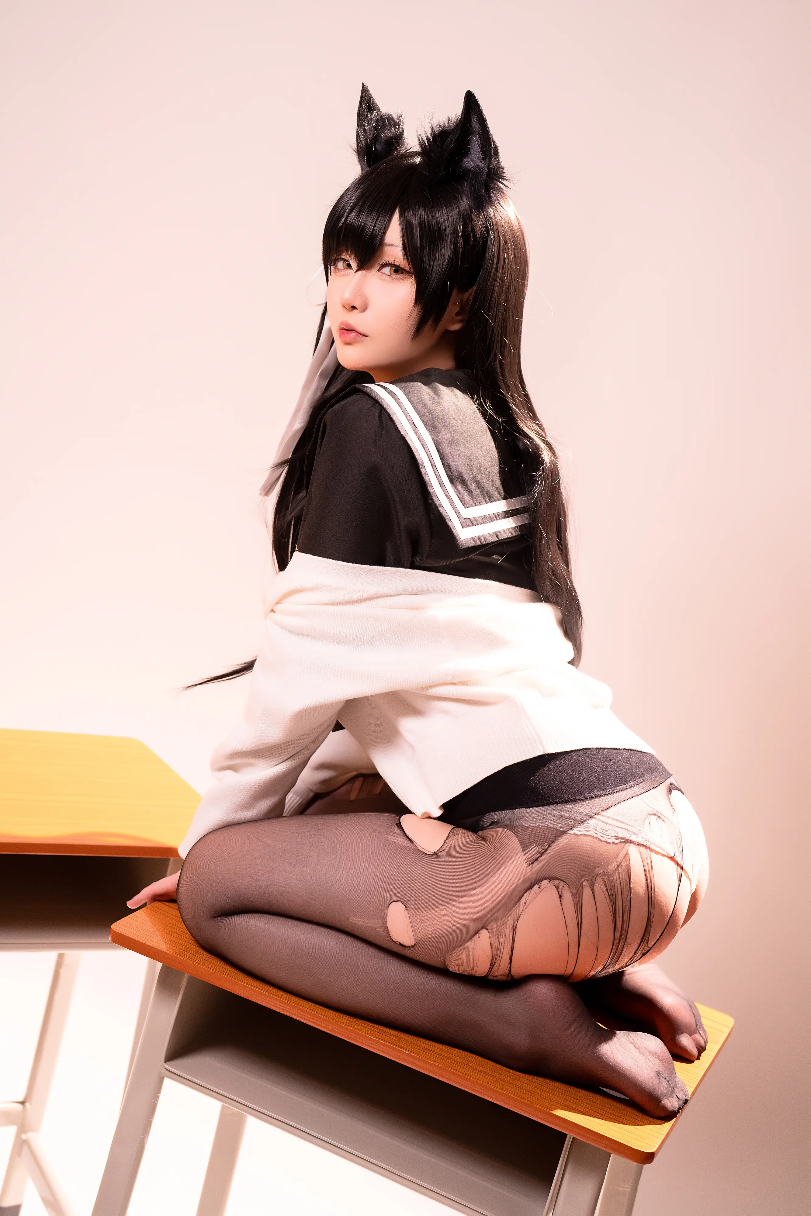 Full-body shot of Hoshilily’s Atago cosplay